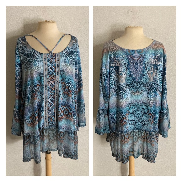 Avenue Tops - WAS $23 Avenue top size 26/28